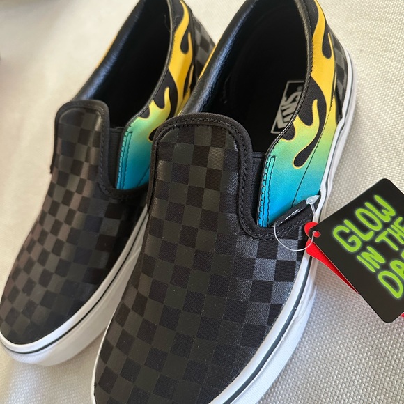 Vans Claasic Slip On Glow In Dark Flame 5.5 Jr / women’s 7 - Picture 2 of 6